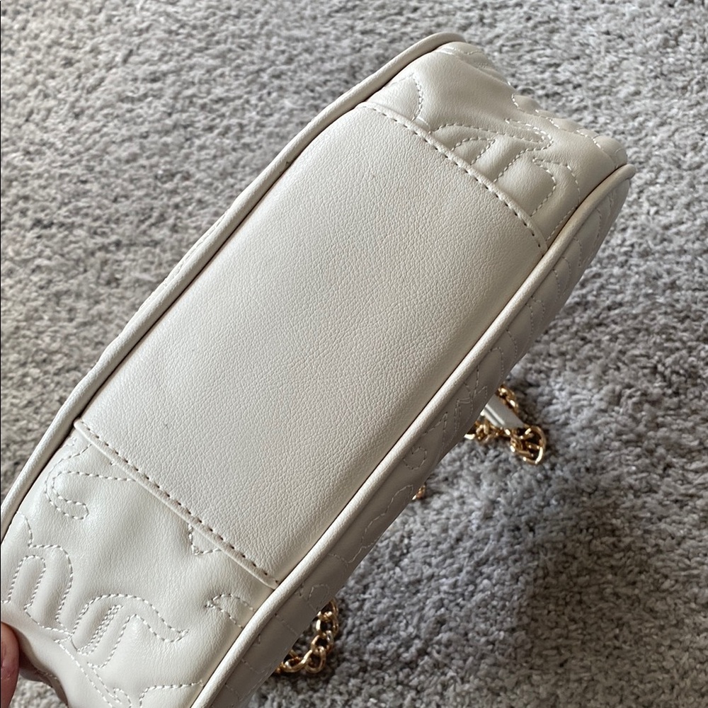 Juicy Couture Cream Shoulder Bag with Gold Chain - Picture 4 of 7